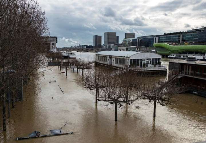Vista de inundaciones cerca del río Sena, en París (Francia). EFE/Archivo
