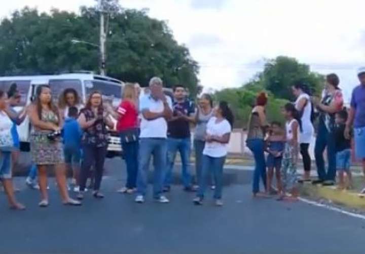Moradores de Lucha Franco salen a la calle para pedir agua