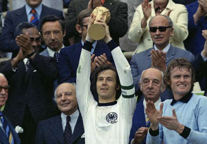Franz Beckenbauer aceptó que la derrota ante Alemania Democrática le sirvió a su equipo para ganar el mundial. AP