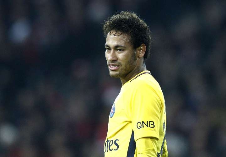 Neymar anota su gol 18 y está de fiesta