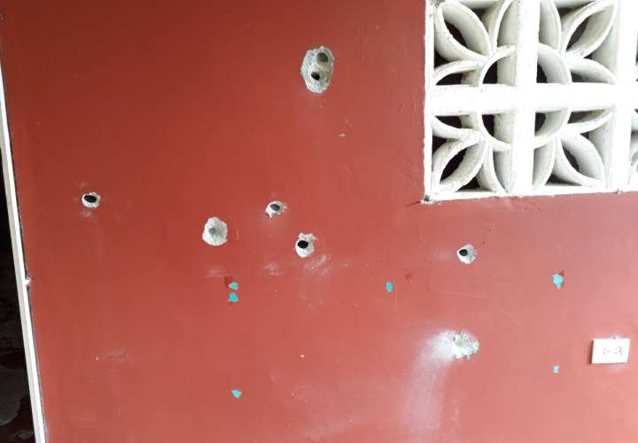 Investigan ataque a tiros contra casa de familia chorrerana