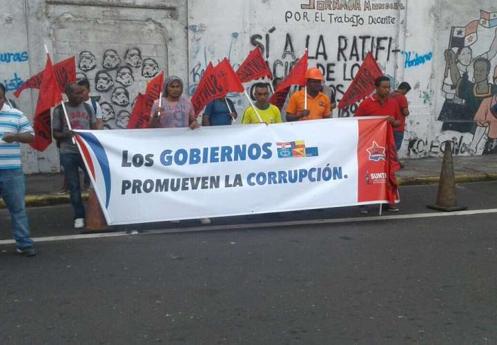 Suntracs y Frenadeso protestan por la corrupción en la Asamblea