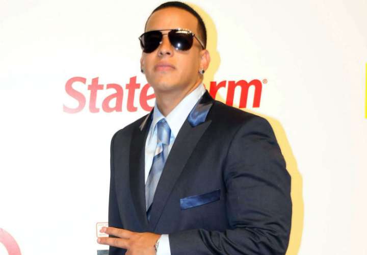 Daddy Yankee comparte parodia de 'Dura' de actrices de teatro panameñas