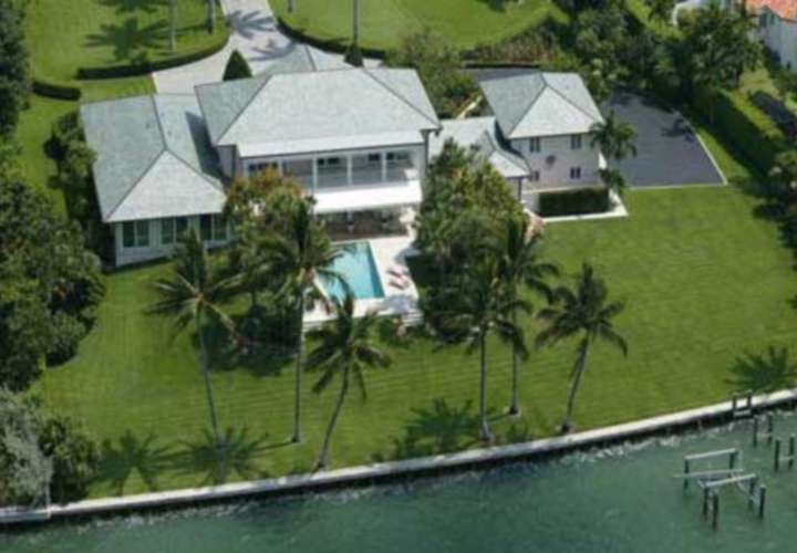 Julio Iglesias compra mansión en Panamá