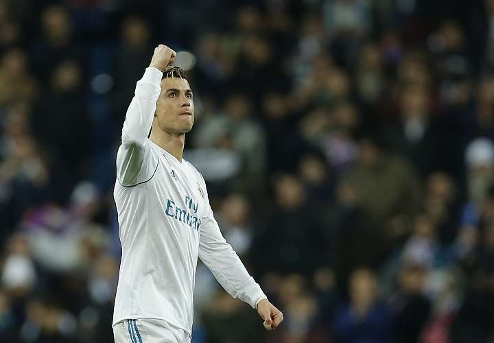 Cristiano Ronaldo celebra el triunfo ante el Paris Saint Germain. Foto: AP