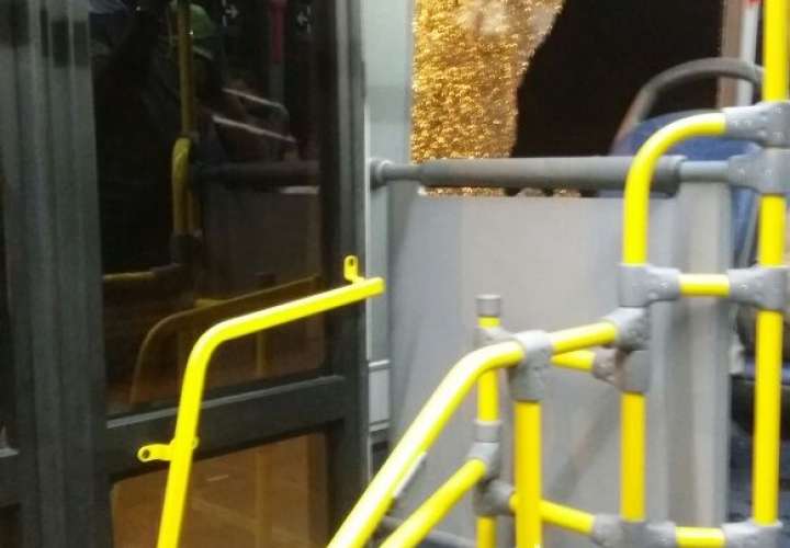 Vandalizan metrobús en Corredor Norte