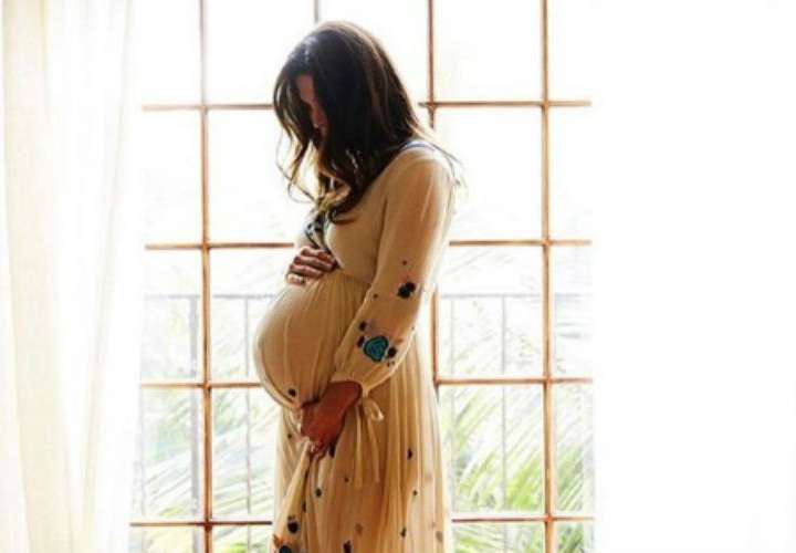 Justine Pasek comparte su primera foto embarazada