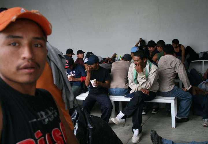 Policías mexicanos rescatan a 40 migrantes guatemaltecos en Veracruz