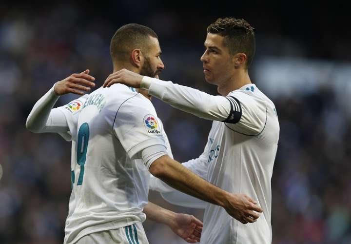 Cristiano Ronaldo celebra uno de sus goles junto a Benzema/ AP