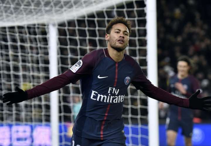 Neymar torció el tobillo derecho el pasado domingo en el duelo frente al Olympique de Marsella. Foto:  EFE