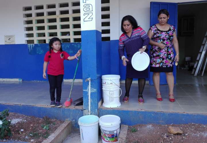 Escuela de Arraiján sin clases por falta de agua