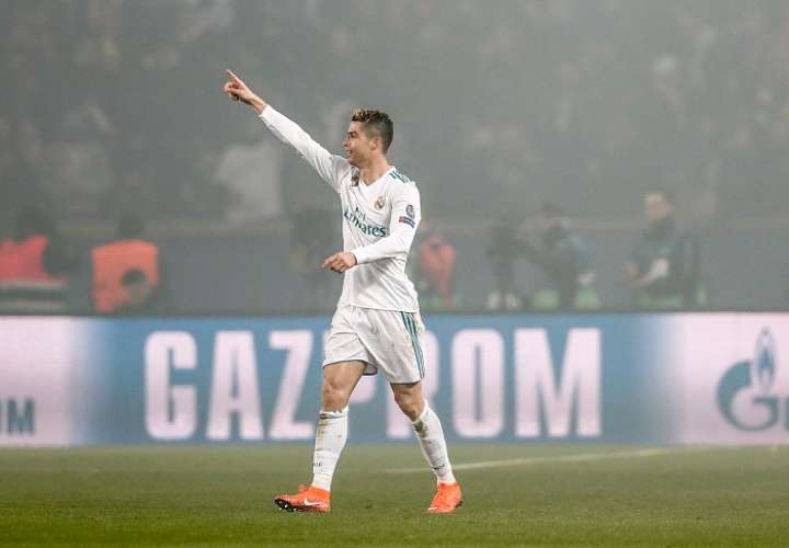 Cristiano Ronaldo celebra luego de anotar un gol ayer ante el PSG. Foto: EFE