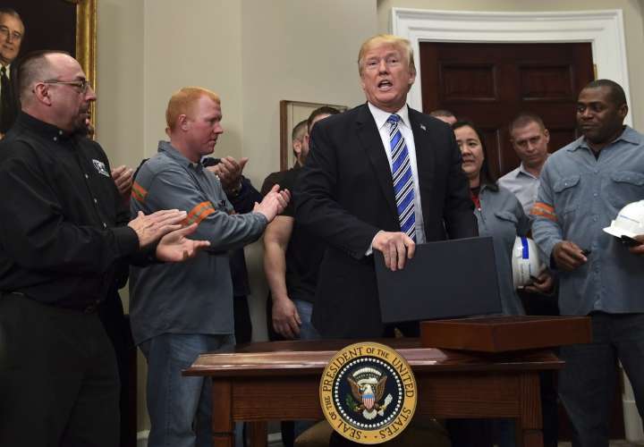 Donald Trump impone aranceles al acero y al aluminio