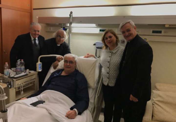 Cardenal Lacunza se recupera, tras cirugía en Roma