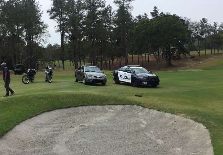 Privan a tres mujeres en el Club de Golf 