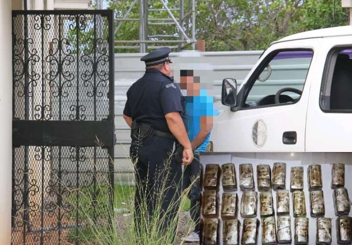 El indiciado transportaba  el dinero en efectivo en área de las molduras de las puertas dentro del vehículo tipo camioneta que conducía. Foto: Mayra Madrid