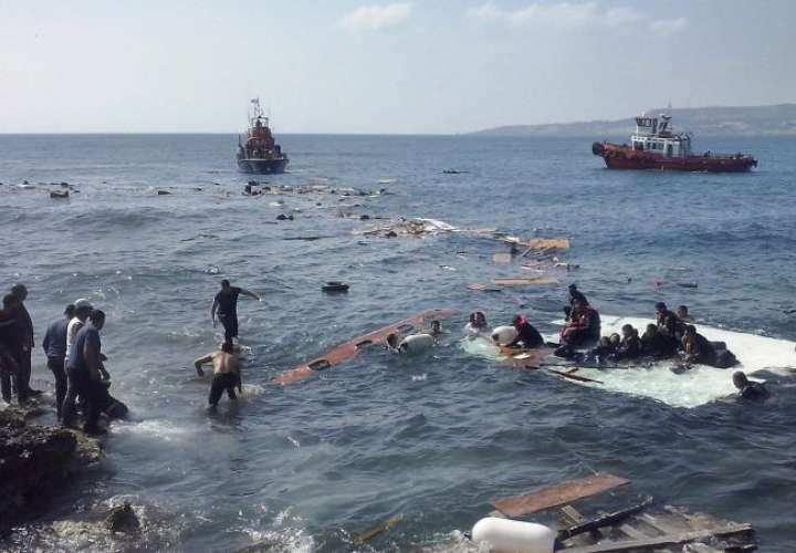 Al menos 16 muertos al naufragar barcaza con refugiados en el Dodecaneso
