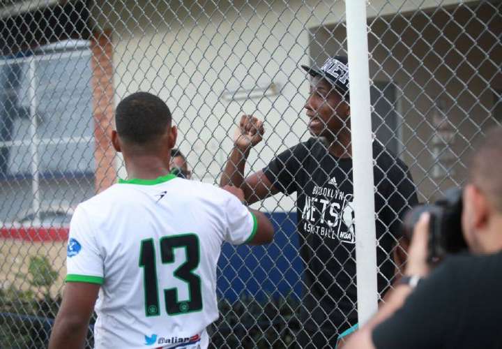 De la mano de ‘Bombo’ Medina, Alianza FC da una lección al Sporting