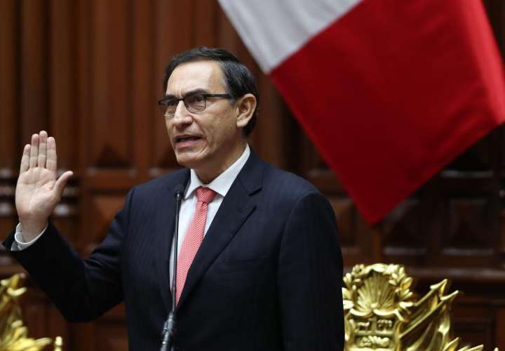 Vizcarra asume el gobierno en Perú 