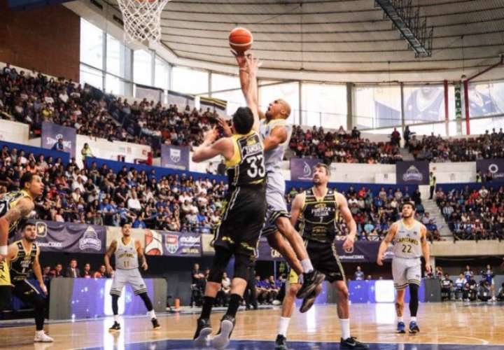 Panameño Ernesto Oglivie a la final del baloncesto profesional mexicano