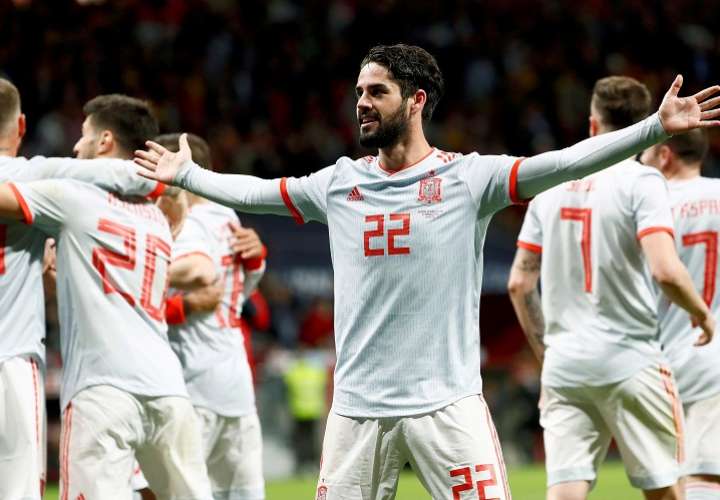 El centrocampista de la selección española Isco celebra tras marcar su tercer gol ante Argentina. Foto: EFE