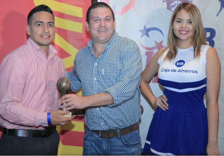 Joel Muñoz, armador de los Toros de Chiriquí, fue el Jugador Más Valioso del torneo. Fotos: LPB