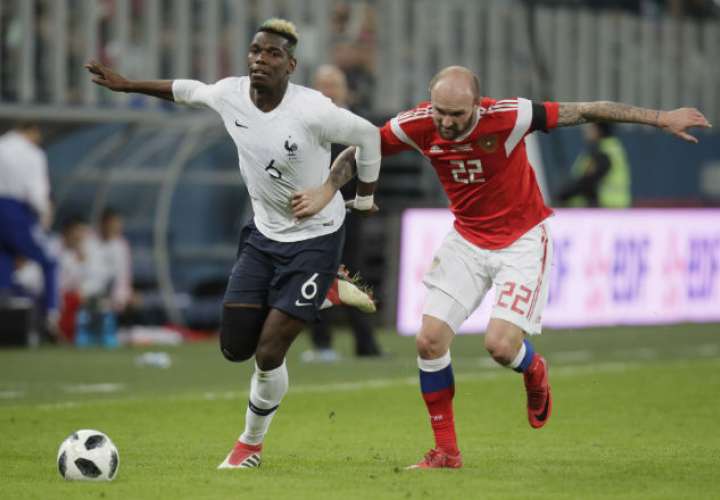 Paul Pogba fue uno de los jugadores que recibió cánticos racistas.