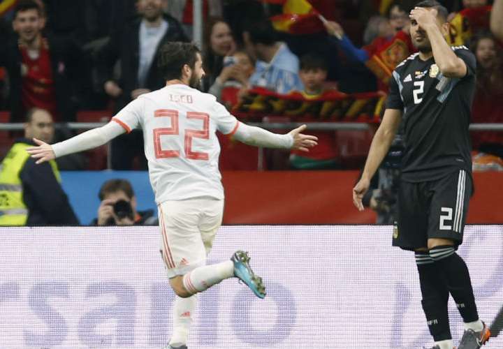 Isco celebra una de sus tres anotaciones, en la victoria de España 6-1 ante Argentina. Foto AP