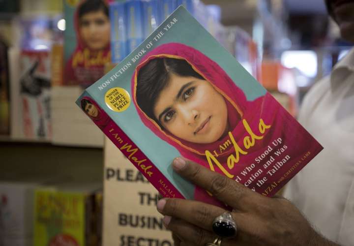 Malala intenta llegar a su poblado natal