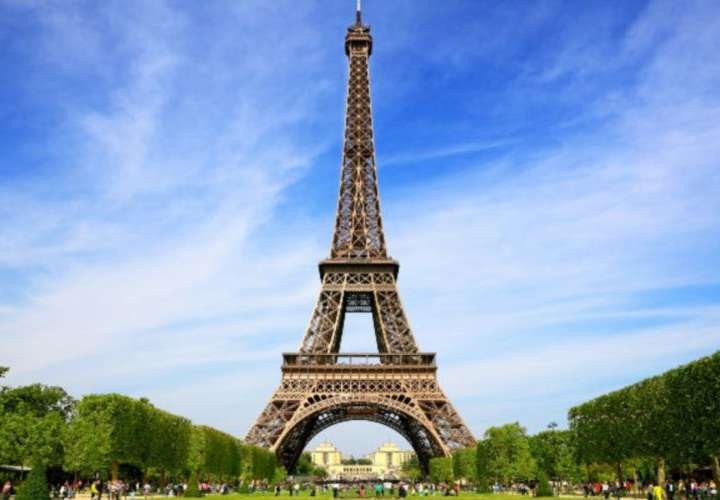 Se inaugura la Torre Eiffel