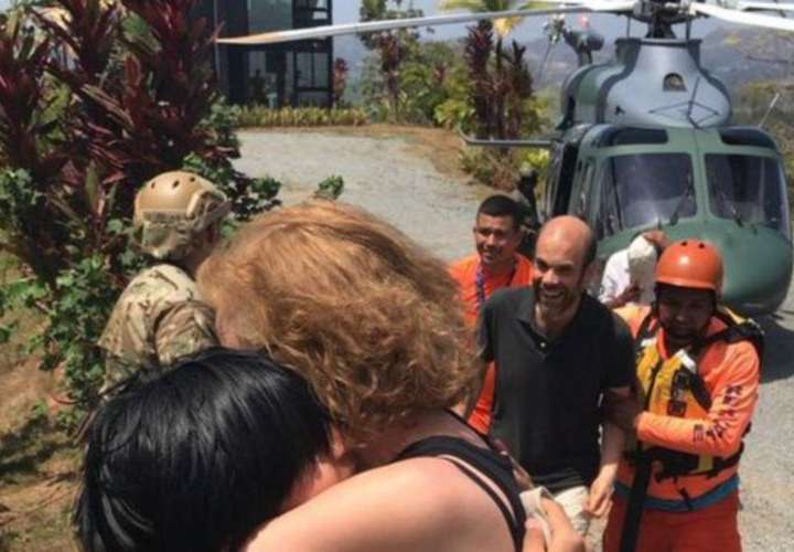 Rescatan a turistas extraviados en Cerro Azul