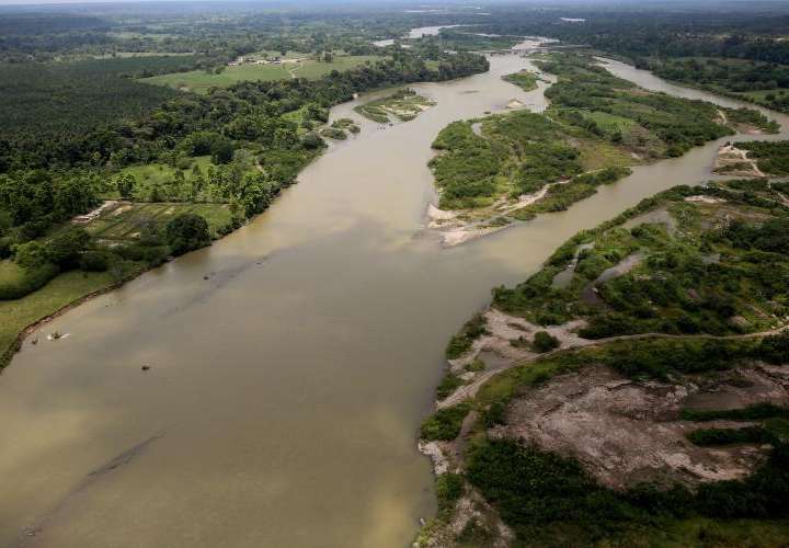 Lluvias dejaron sin servicio de agua a un sector de ciudad en Colombia
