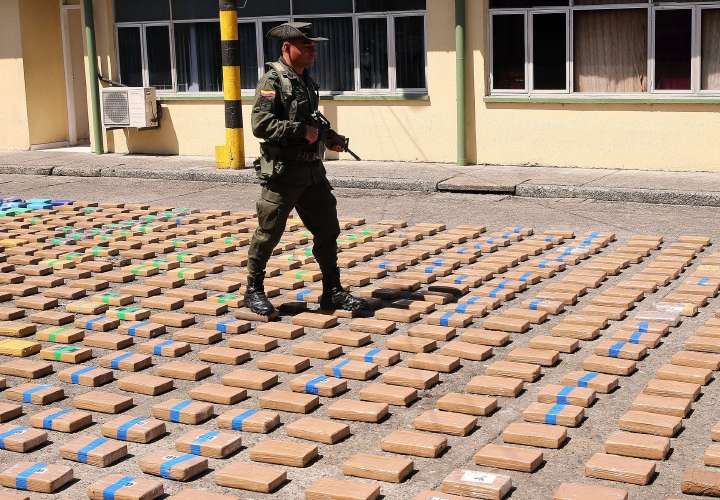 Incautan 399 kilos de cocaína en un río de la Amazonía colombiana