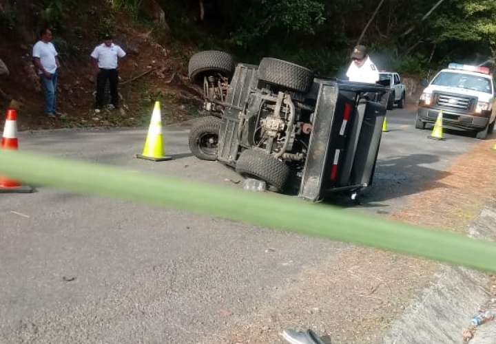 Dos muertos y tres heridos deja accidente en Altos de María