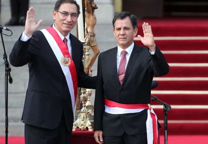 Juramentan al nuevo presidente de Perú. Foto/EFE