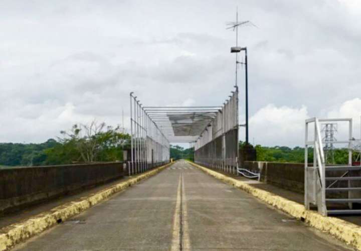 Cierre temporal de puente vehicular sobre represa de Madden