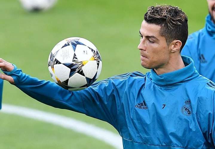 Cristiano Ronaldo, asiste a un entrenamiento en el estadio Allianz Stadium en Turín. Foto: EFE
