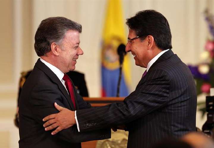 Fiscal colombiano advierte a Santos de irregularidades en programas de paz