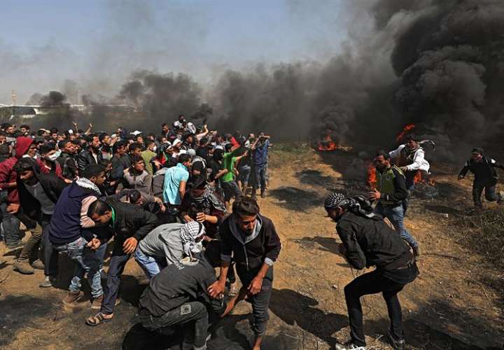 Manifestación de palestinos en frontera con Israel. Foto/EFE