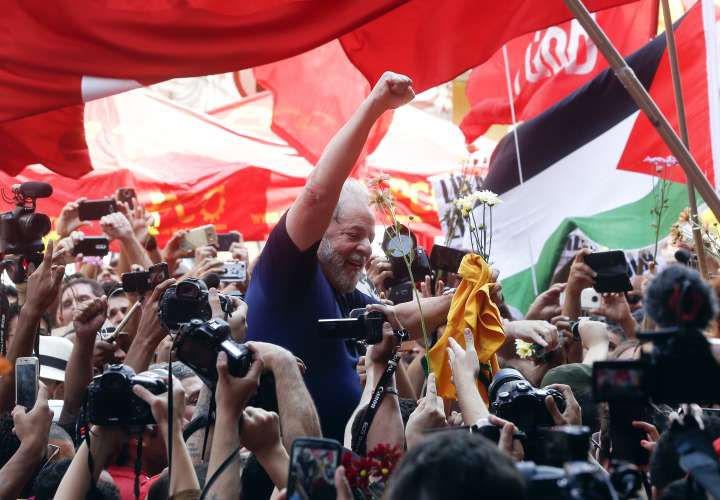 Lula pone fin a su resistencia y ya está en manos de la Policía