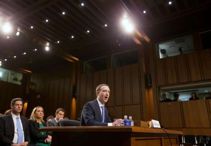 Mark Zuckerberg testificando ante el Senado de Estados Unidos. Foto/EFE