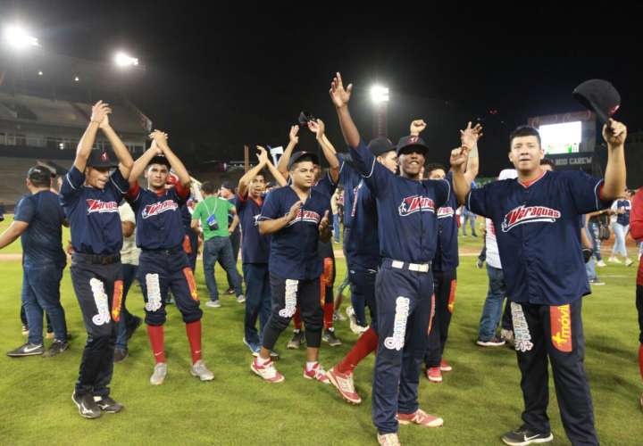 Jugadores del equipo de Veraguas celebran./ Foto Cortesía