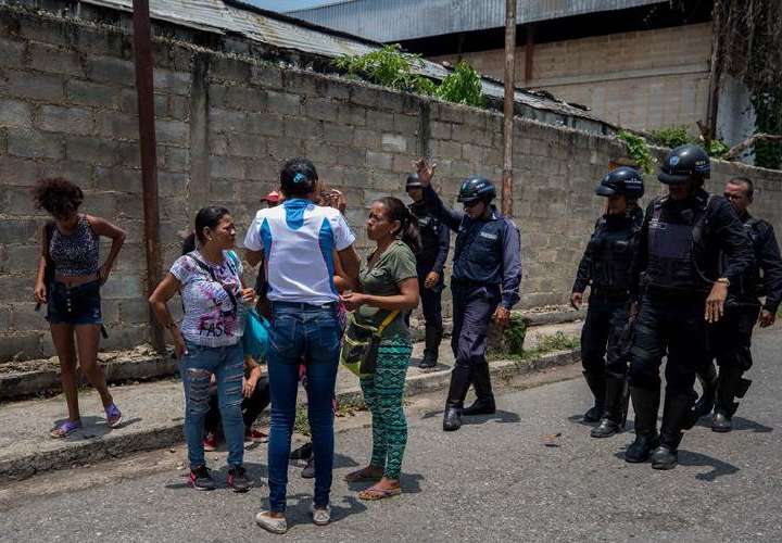 Oposición venezolana solicita a ONU investigar fuego con 66 reos muertos