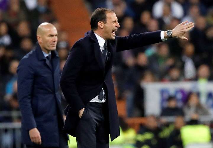 Massimiliano Allegri (dcha), junto al entrenador del Real Madrid Zinedine Zidane. Foto: AP