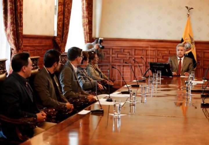 Reunión de familiares con el presidente de Ecuador. Foto/EFE