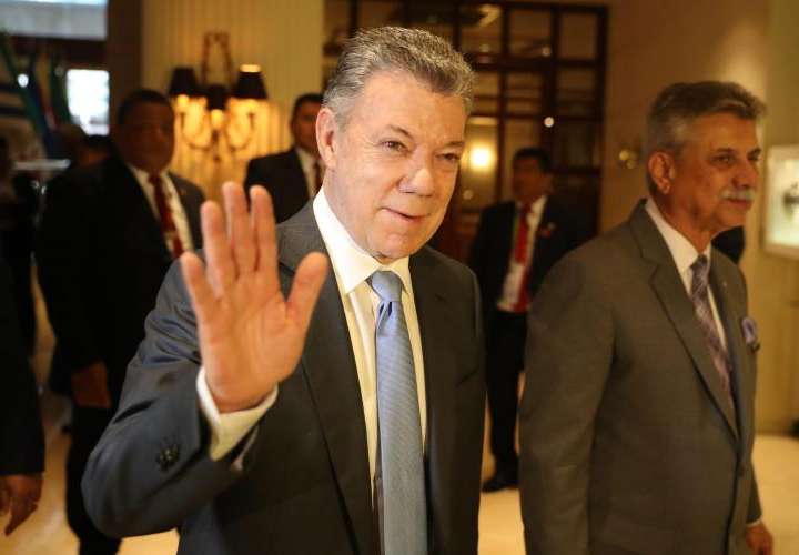 Santos pone a Colombia como un ejemplo de transparencia en obras