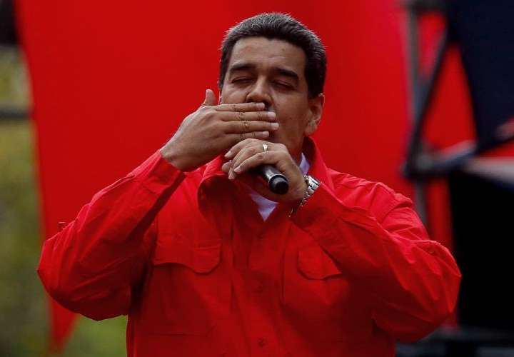 Maduro reitera denuncia de sabotaje a comicios y critica Cumbre en Lima