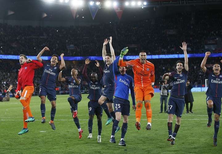 Jugadores del Paris Saint Germain celebran su triunfo. Foto: AP