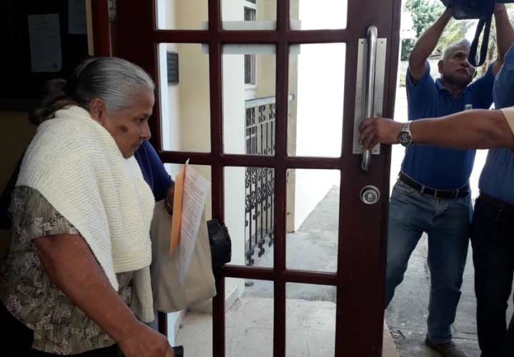 Niegan salida del país a madre de Roberto Moreno, implicado en femicidio