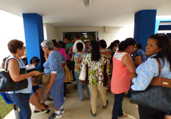 Pacientes molestos por falta de citas en hospital de Chitré